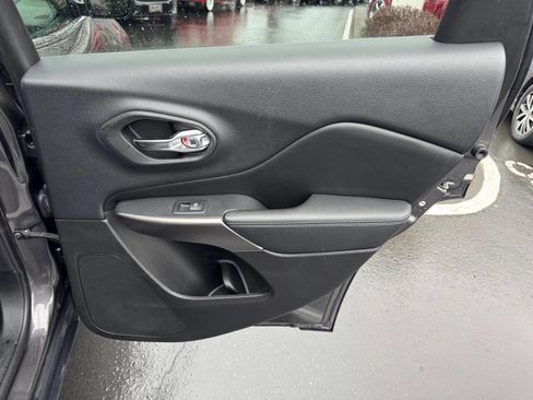 Used 2019 Jeep Cherokee Latitude Plus w/ Cold Weather Group image 14