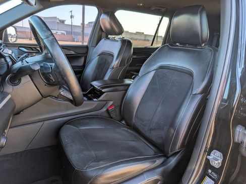 Used 2021 Jeep Grand Cherokee L Laredo image 23