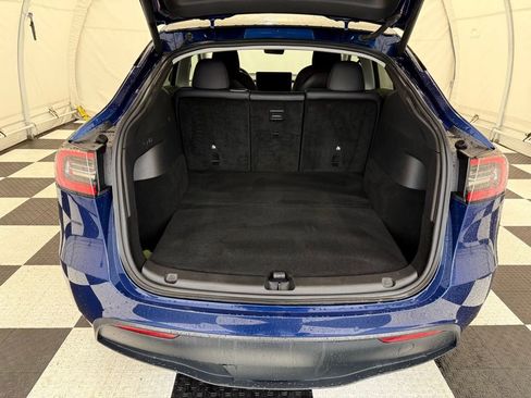 Used 2021 Tesla Model Y Standard Range image 4