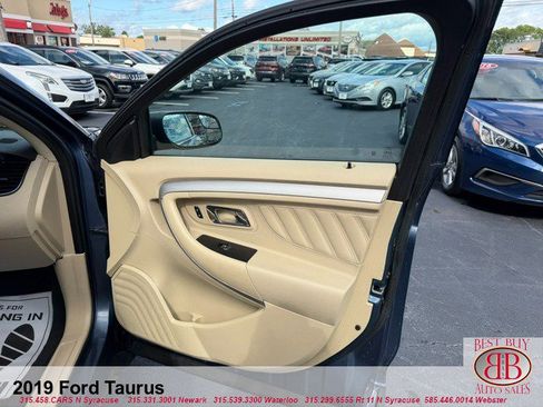 Used 2019 Ford Taurus SE FWD image 16