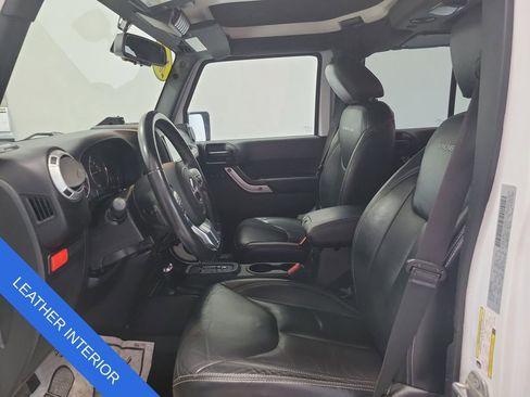 Used 2016 Jeep Wrangler Unlimited Rubicon AWD/4WD image 2