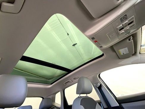 Certified 2023 Volkswagen Taos SE w/ Panoramic Sunroof Package image 22