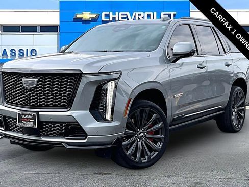 Used 2025 Cadillac Escalade V AWD/4WD image 2