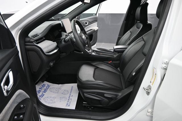 Used 2024 Jeep Compass Latitude AWD/4WD image 10