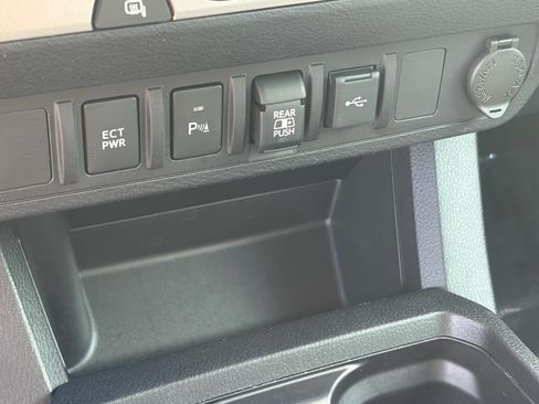 Used 2020 Toyota Tacoma SR5 RWD image 25