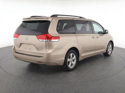 Used 2014 Toyota Sienna LE FWD image 6
