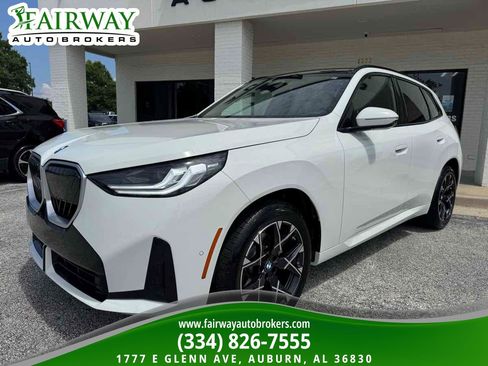 Used 2025 BMW X3 xDrive30i AWD/4WD image 2
