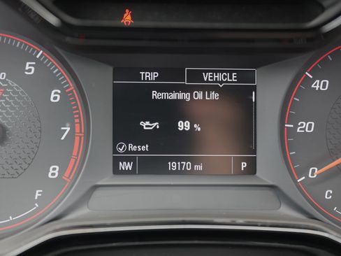 Used 2025 Chevrolet Trax RS FWD image 39