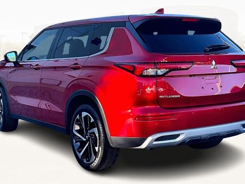 Used 2024 Mitsubishi Outlander SE Black Edition image 4