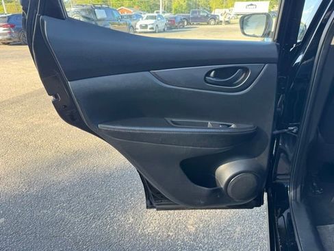 Used 2019 Nissan Rogue Sport S image 15