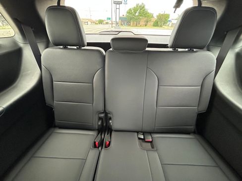 Used 2024 Chevrolet Traverse LT w/ Enhanced Driving Package FWD image 33