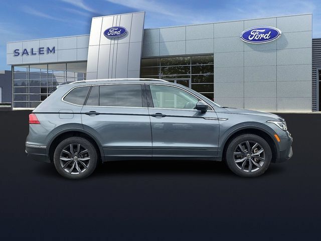 Used 2024 Volkswagen Tiguan SE AWD/4WD image 2