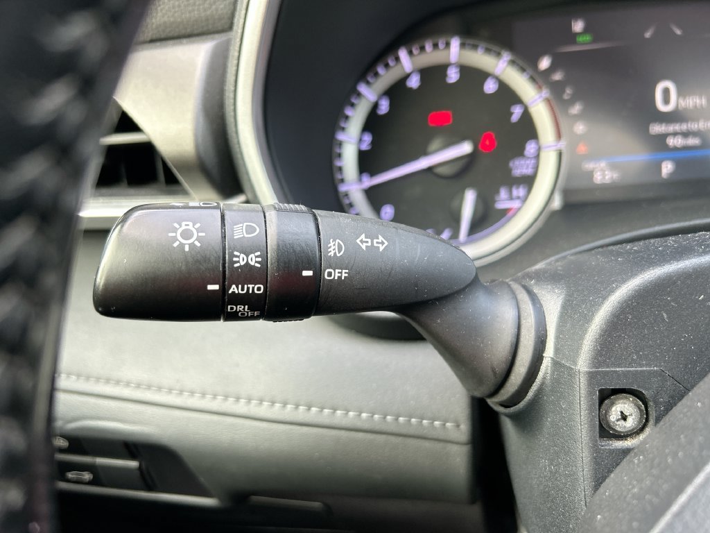 Used 2022 Toyota Highlander XLE FWD image 20