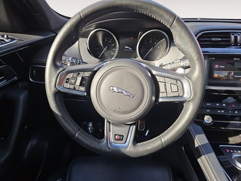 Used 2018 Jaguar F-PACE S AWD/4WD image 10