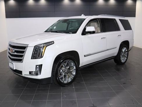 Used 2020 Cadillac Escalade Premium Luxury image 1