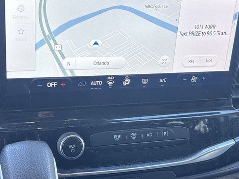 Used 2023 Ford Transit 350 XLT image 23