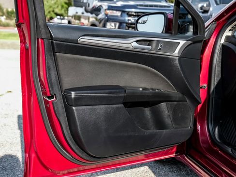 Used 2018 Ford Fusion SE w/ Fusion SE Technology Package image 38