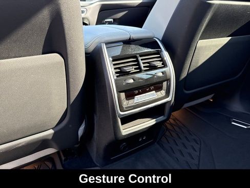 Used 2023 BMW X7 xDrive40i w/ Premium Package image 25