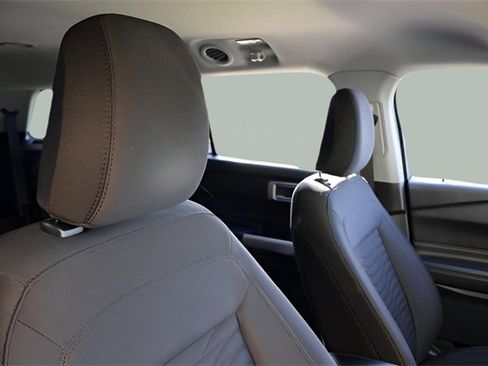Used 2021 Ford Explorer XLT image 17