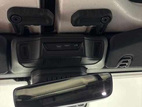 Used 2024 Jeep Wrangler High Altitude image 15