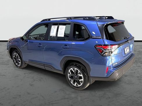 Used 2025 Subaru Forester AWD/4WD image 2