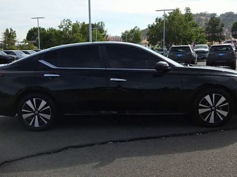 Used 2022 Nissan Altima 2.5 SV FWD image 9