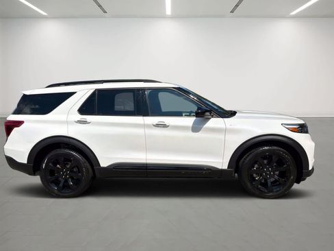 Used 2023 Ford Explorer ST-Line w/ Class IV Trailer Tow Package AWD/4WD image 5