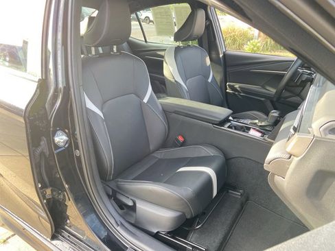 Used 2025 Toyota Camry SE image 20