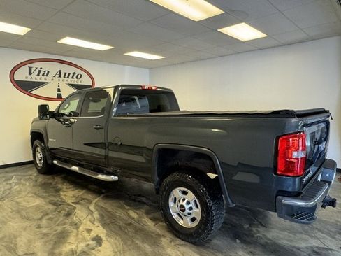 Used 2018 GMC Sierra 2500 SLE w/ Suspension Package, Off-Road AWD/4WD image 10