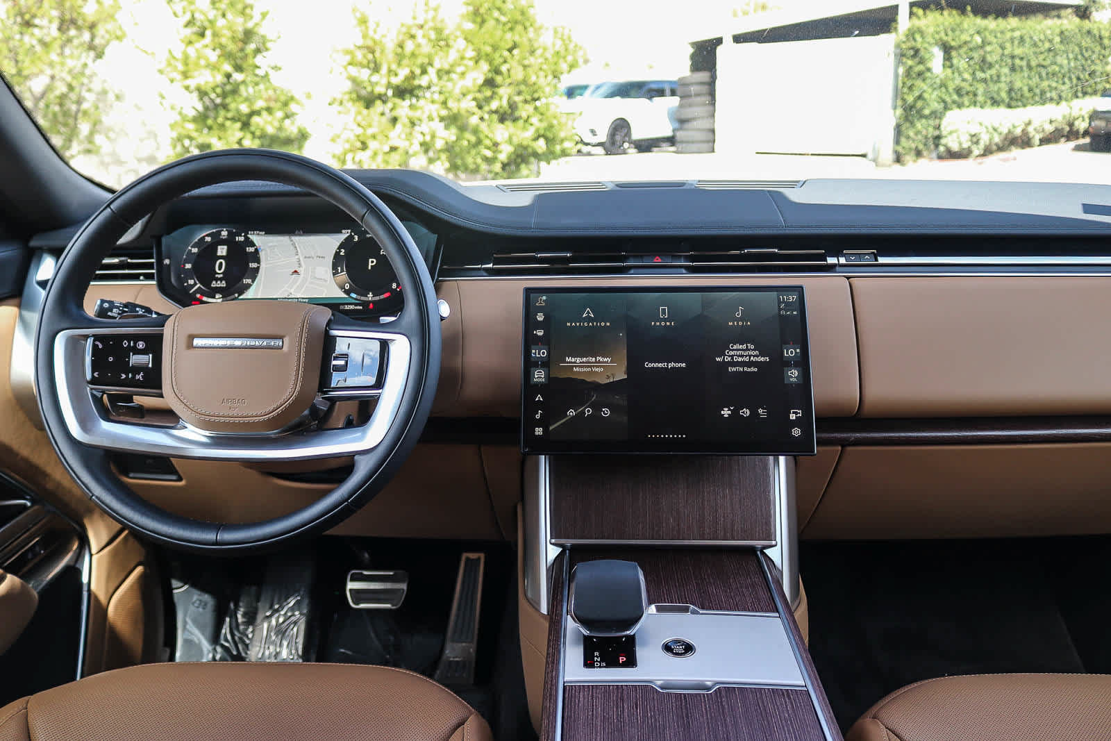 Certified 2026 Land Rover Range Rover SE AWD/4WD image 19