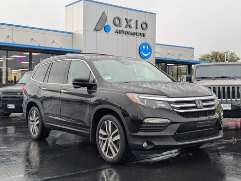 Used 2017 Honda Pilot Touring image 1