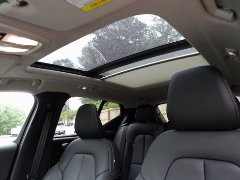 New 2025 Volvo XC40 B5 Core w/ Protection Package Premier image 14