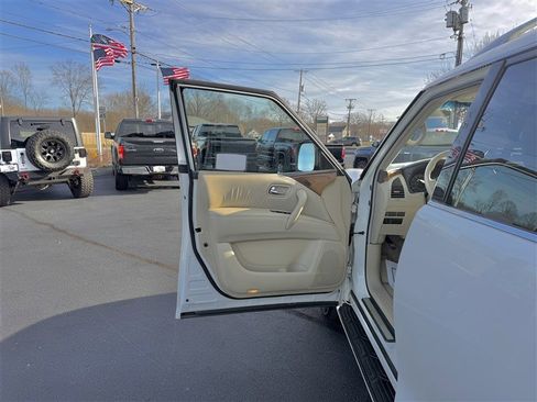 Used 2014 INFINITI QX80 4WD image 7