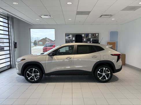 New 2026 Chevrolet Trax RS w/ Driver Confidence Package image 2