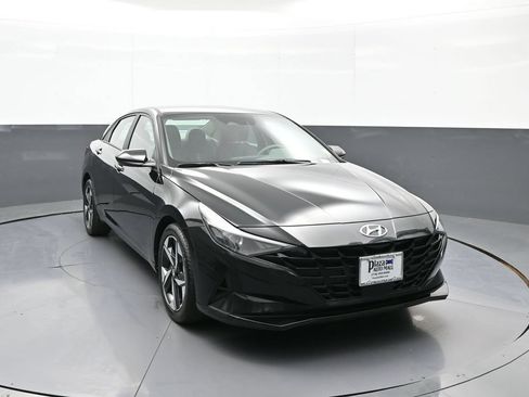 Certified 2023 Hyundai Elantra SEL w/ Convenience Package FWD image 3