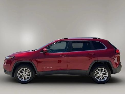 Used 2016 Jeep Cherokee Latitude AWD/4WD image 4