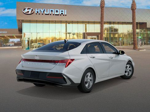 New 2026 Hyundai Elantra SE FWD image 4