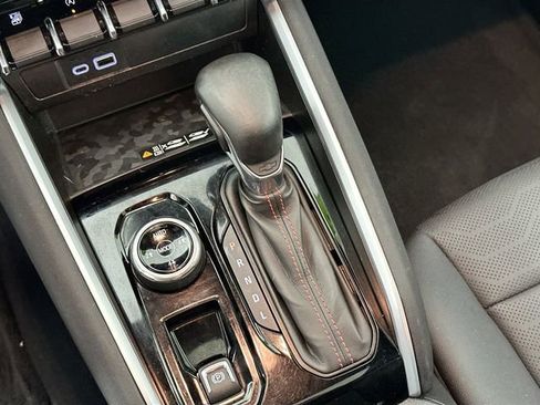 Used 2024 Chevrolet Colorado Z71 w/ Z71 Convenience Package 2 image 18