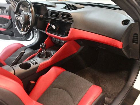 Used 2024 Nissan Z Performance w/ Floor Mat Package image 25