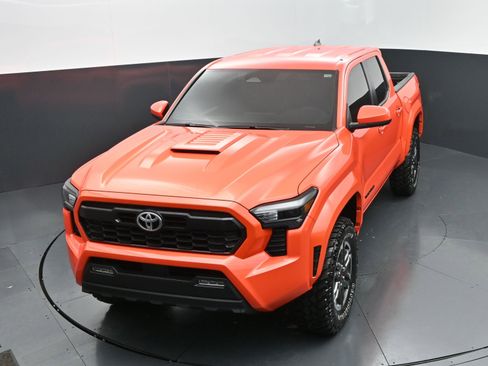 Used 2024 Toyota Tacoma TRD Sport AWD/4WD image 26
