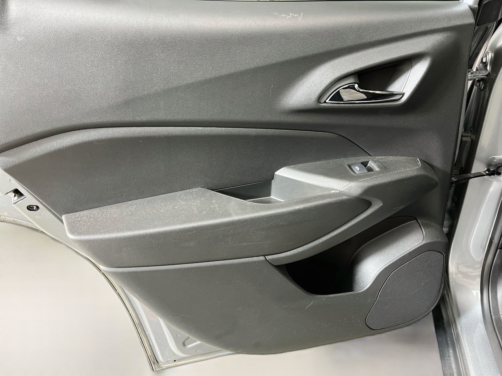 Used 2025 Chevrolet Trax LS w/ Driver Confidence Package FWD image 28
