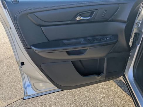 Used 2015 Chevrolet Traverse LT w/ Style and Technology Package FWD image 10