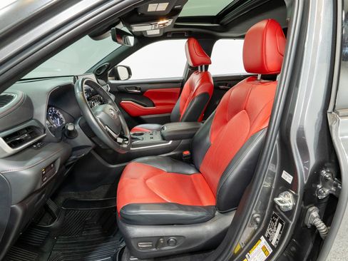 Used 2023 Toyota Highlander XSE image 15