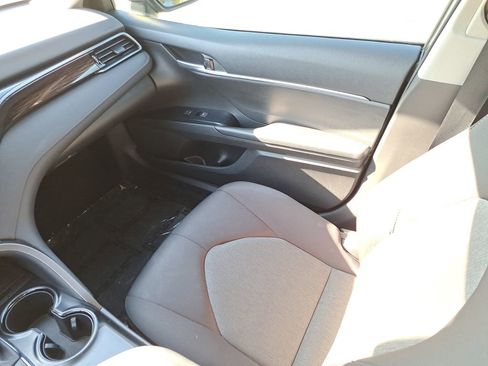 Used 2020 Toyota Camry LE image 11
