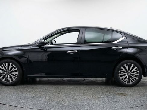 Used 2025 Nissan Altima 2.5 SV FWD image 5
