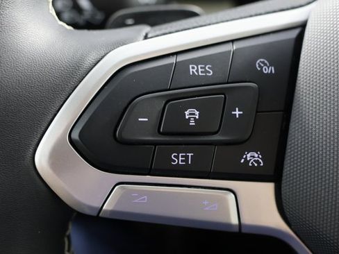 Used 2024 Volkswagen Atlas SE image 12