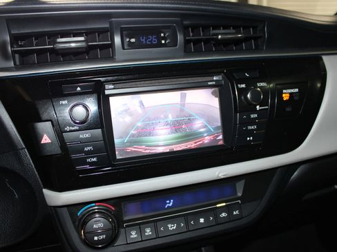 Used 2016 Toyota Corolla LE FWD image 15