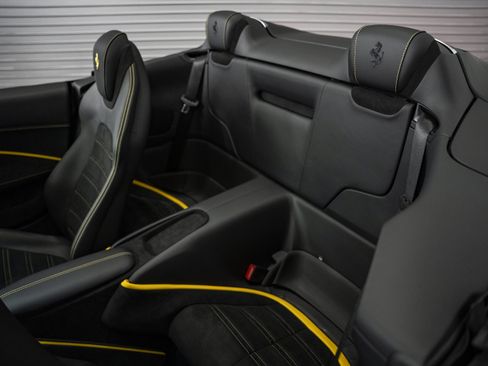 Used 2025 Ferrari Roma Spider RWD image 33