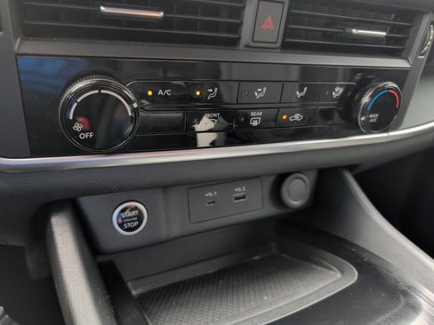 Used 2021 Nissan Rogue S FWD image 28