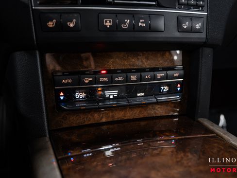 Used 2011 Mercedes-Benz E 550 4MATIC Sedan image 24